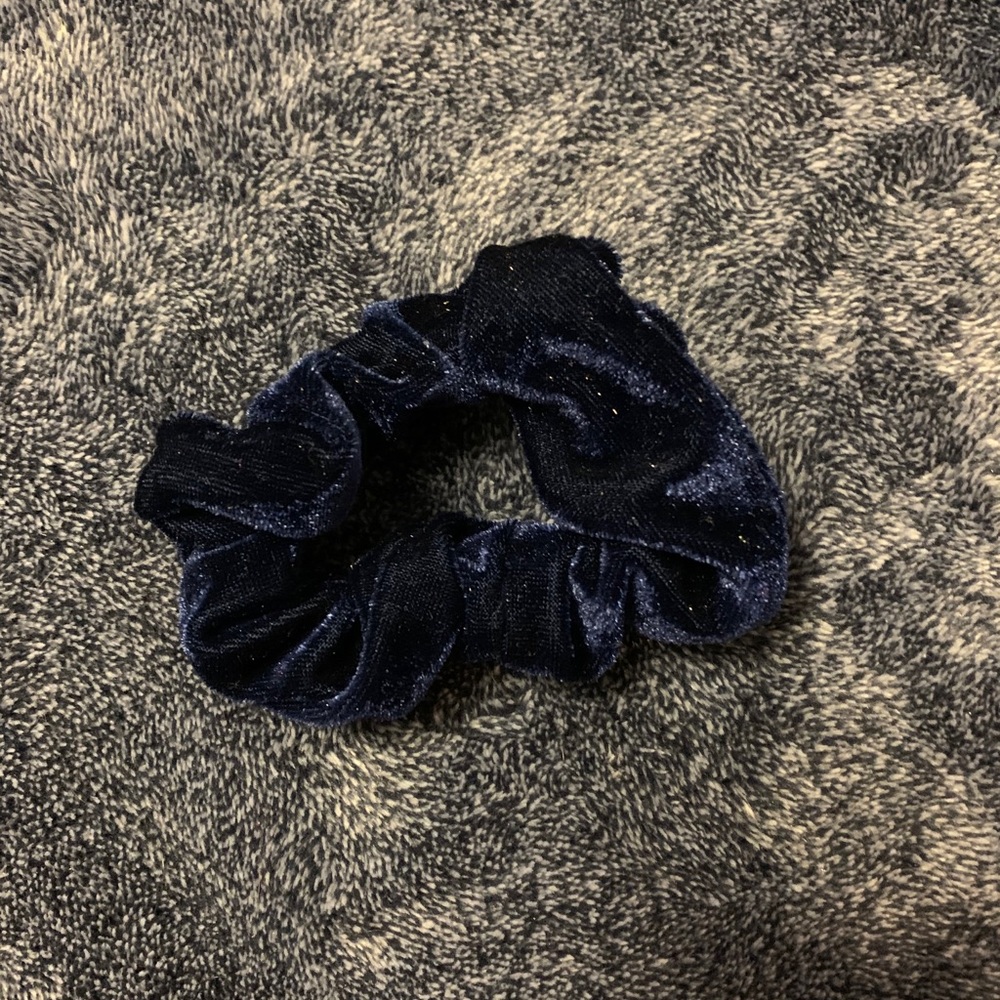 Scrunchie - Picture 4 of 4